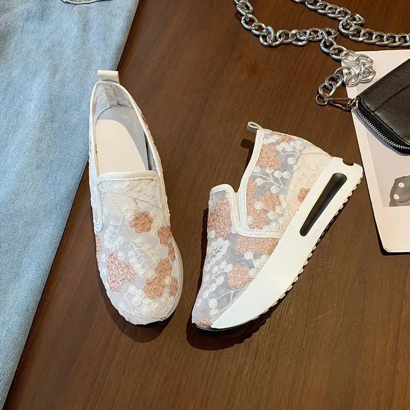 Women's Wedge Shoes New Spring Autumn Fashion Round Toe Floral Pattern Embroidery Mesh Platform Sneakers Increase Height Shoes