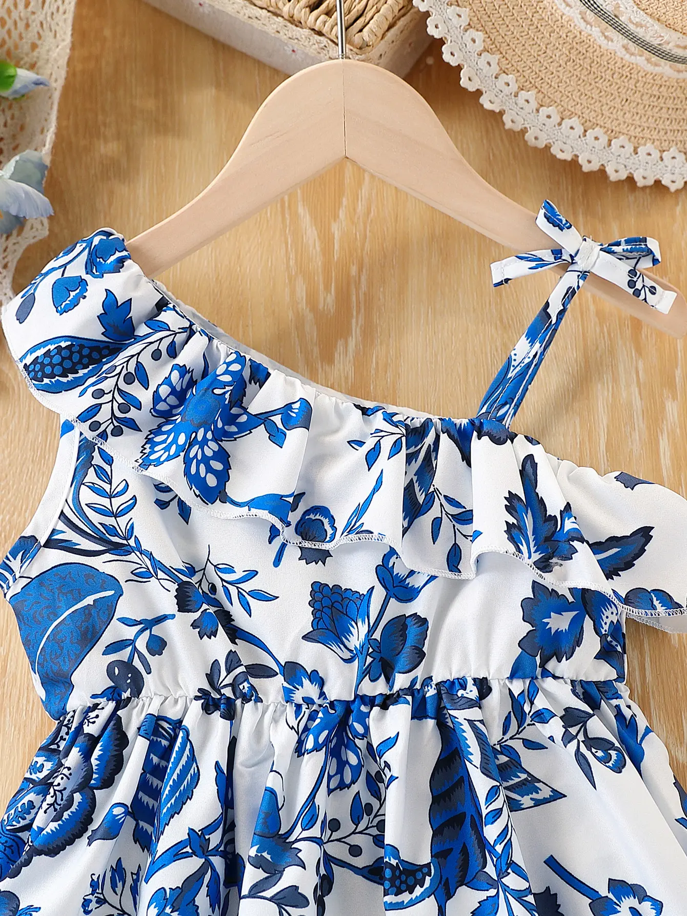 Single piece girls' fashionable leisure vacation ruffle edge decoration bow decoration sloping shoulder suspender dress summer