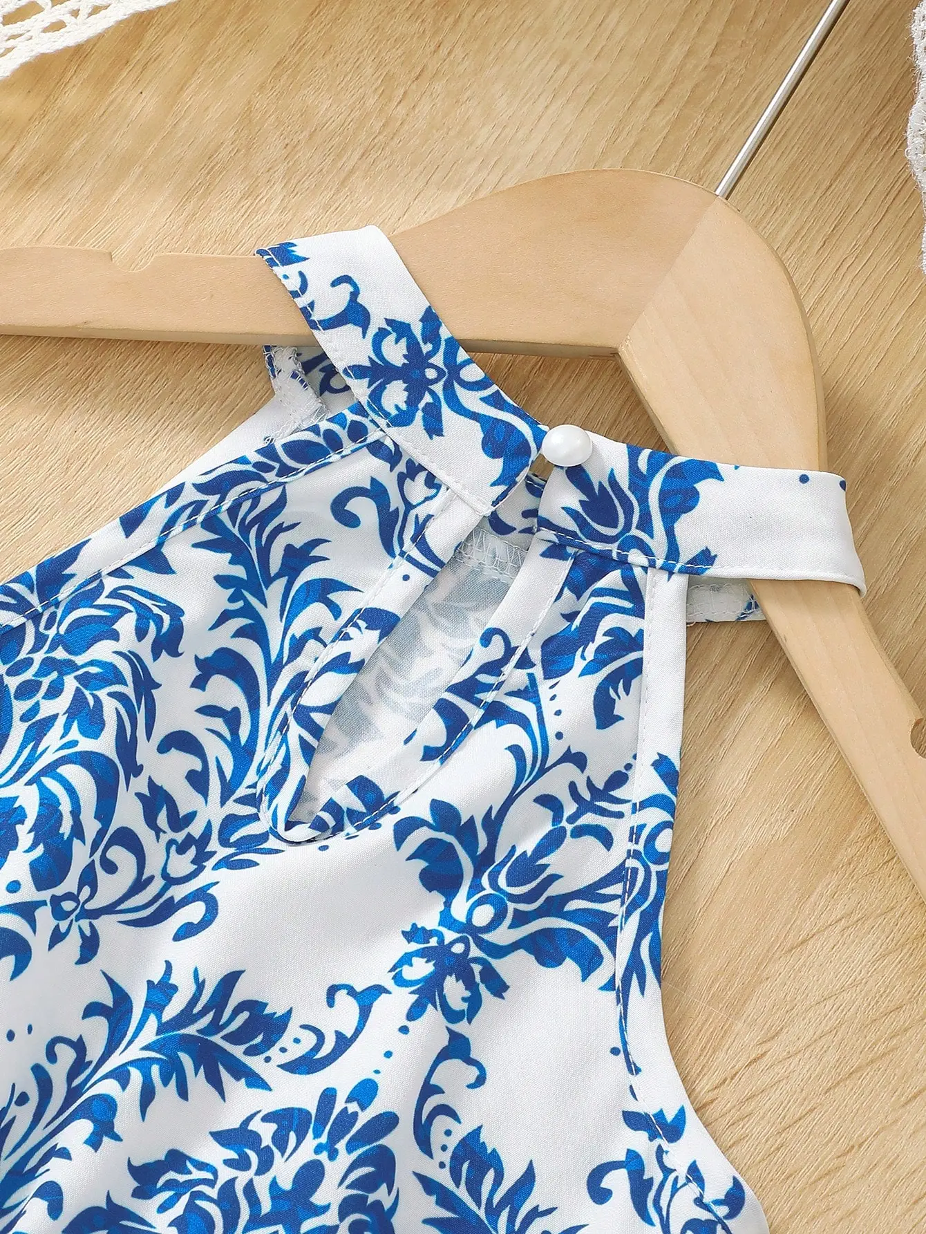 Young Girl Vacation Halter Neck Printed A-Line Sleeveless Dress, Perfect For Summer & Beach Holiday