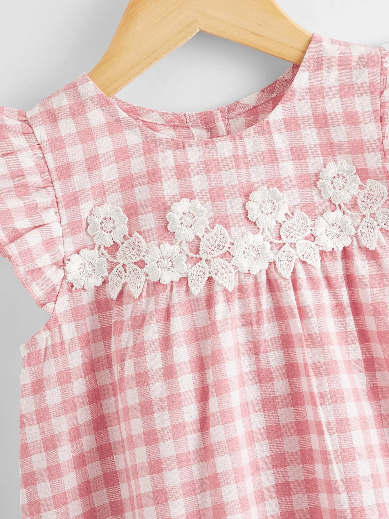 Summer Kids girls Fresh sweet pink plaid embroidered flowers play with flying sleeves simple breathable comfortable dress