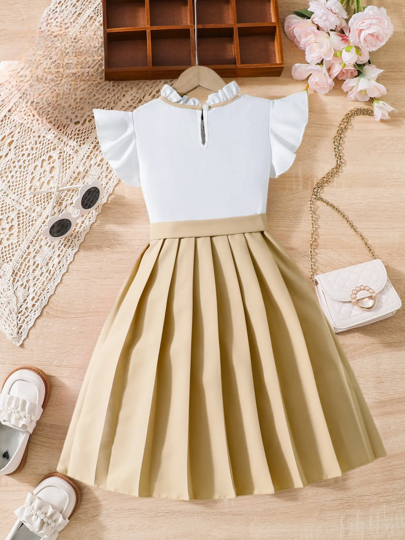 Summer children girls gentle elegance elegance Khaki pleated skirt patchwork bow waist tie lace collar flying sleeve dress