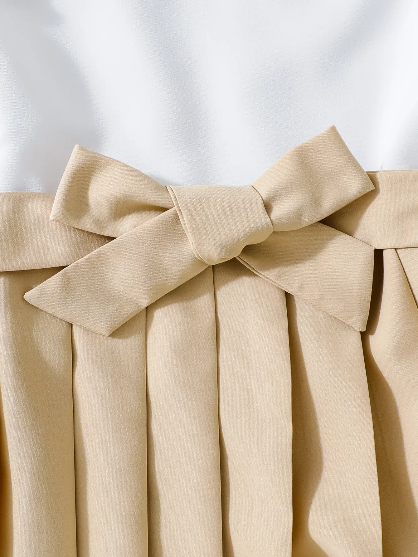 Summer children girls gentle elegance elegance Khaki pleated skirt patchwork bow waist tie lace collar flying sleeve dress
