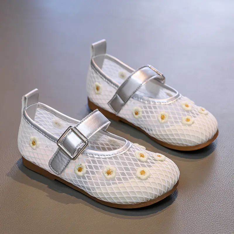 Sweet Elegant Girl Princess Shoes 2025 New Summer Kids Causal Embroidered Shoes Chic Children Fashion Flat Shoes Versatile Soft