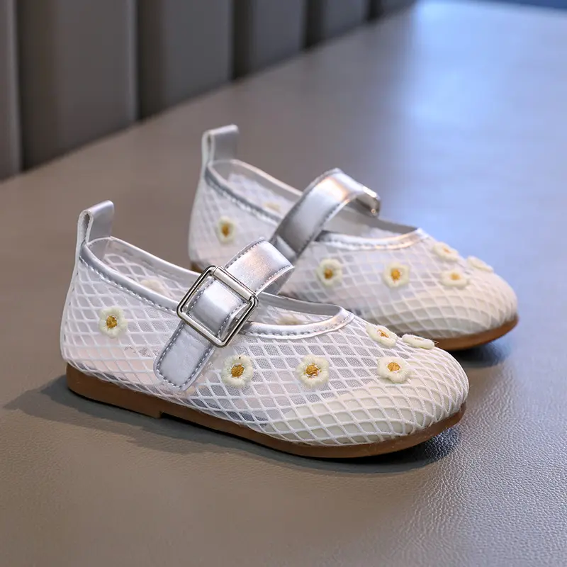 Sweet Elegant Girl Princess Shoes 2025 New Summer Kids Causal Embroidered Shoes Chic Children Fashion Flat Shoes Versatile Soft