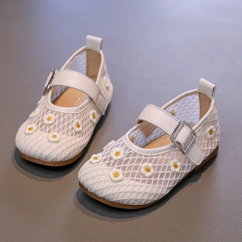 Sweet Elegant Girl Princess Shoes 2025 New Summer Kids Causal Embroidered Shoes Chic Children Fashion Flat Shoes Versatile Soft