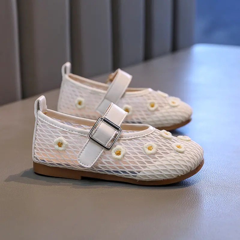 Sweet Elegant Girl Princess Shoes 2025 New Summer Kids Causal Embroidered Shoes Chic Children Fashion Flat Shoes Versatile Soft