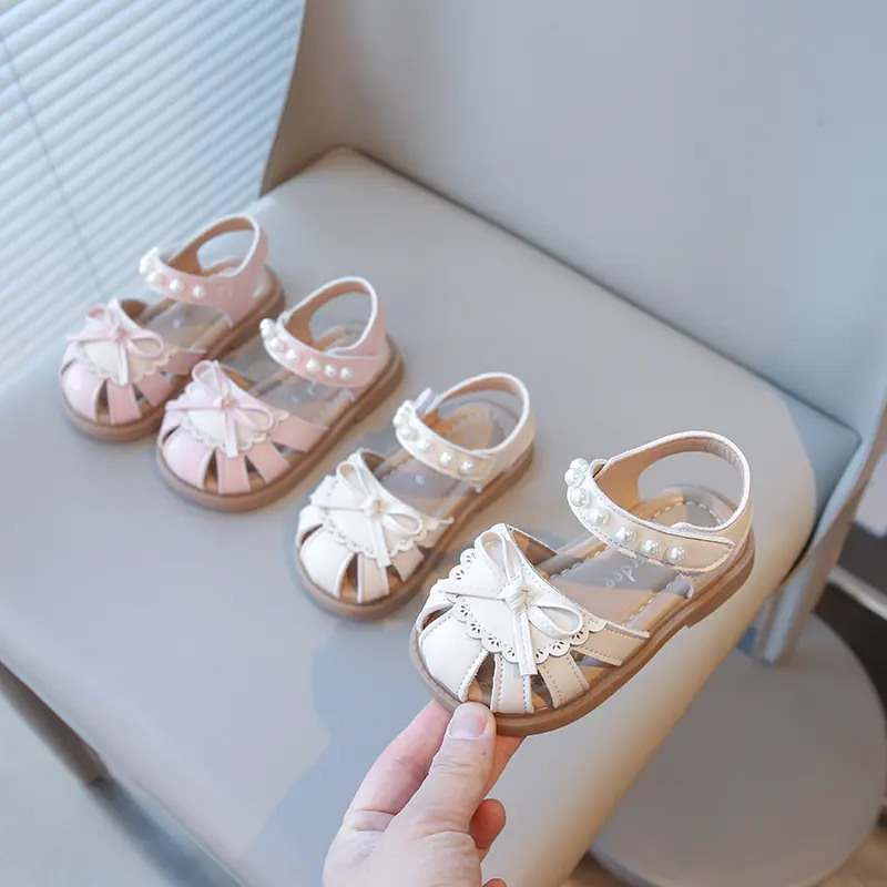 Girls Sandals 2025 Summer Kids Beach Shoes Toe-capped Anti-kick with Bow-knot Hollow with Pearls Beaded Princess Sweet Chic Soft