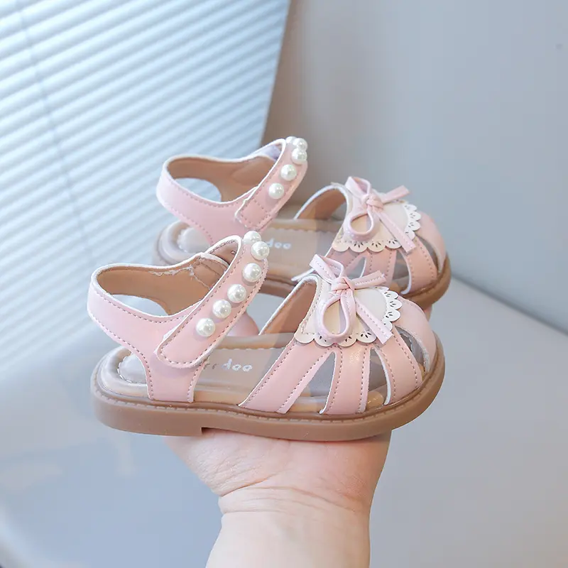 Girls Sandals 2025 Summer Kids Beach Shoes Toe-capped Anti-kick with Bow-knot Hollow with Pearls Beaded Princess Sweet Chic Soft