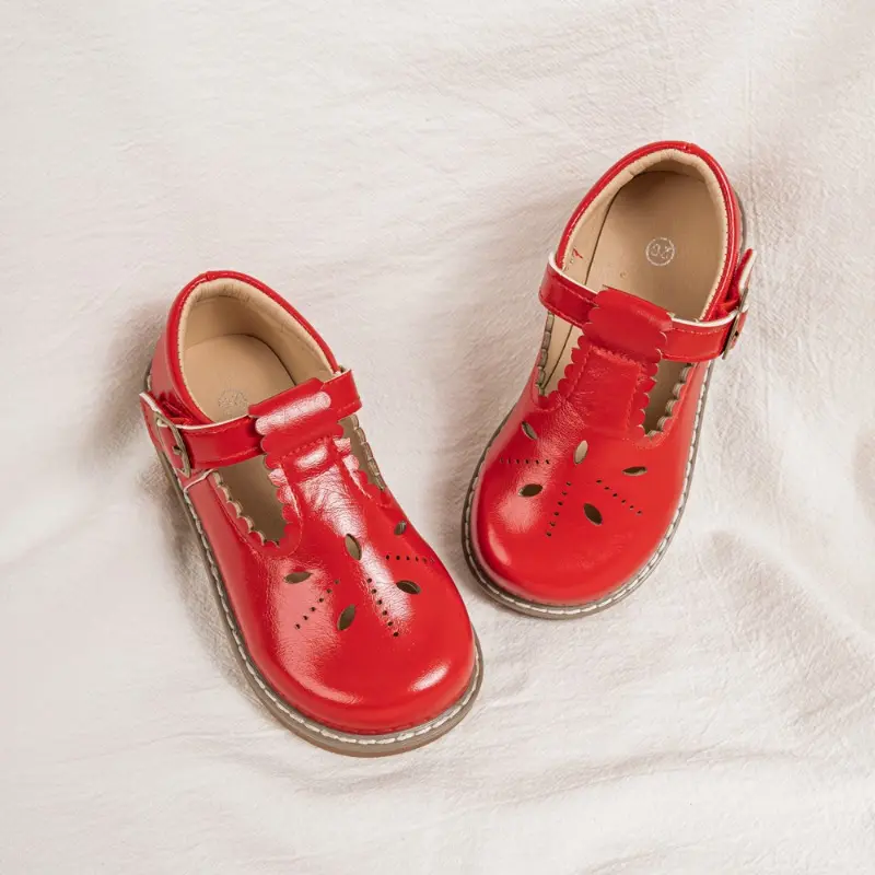 Trend Fashion Little Girls Leather Shoes Classic Hollow-out Children Causal Shoes Versatile T-strap Kids Flat Shoes Simple Soft