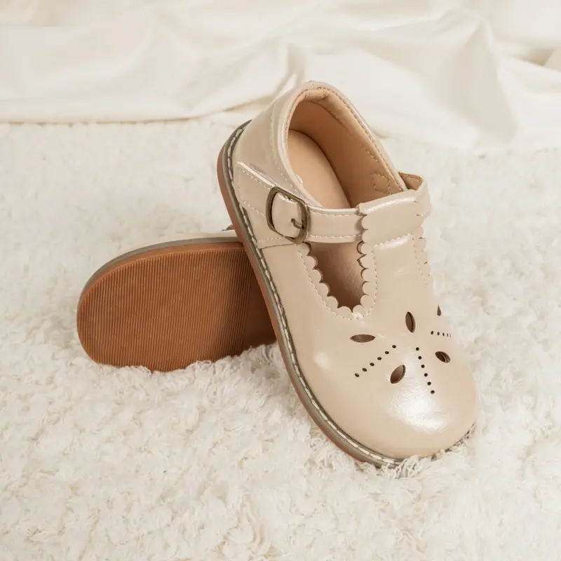 Trend Fashion Little Girls Leather Shoes Classic Hollow-out Children Causal Shoes Versatile T-strap Kids Flat Shoes Simple Soft