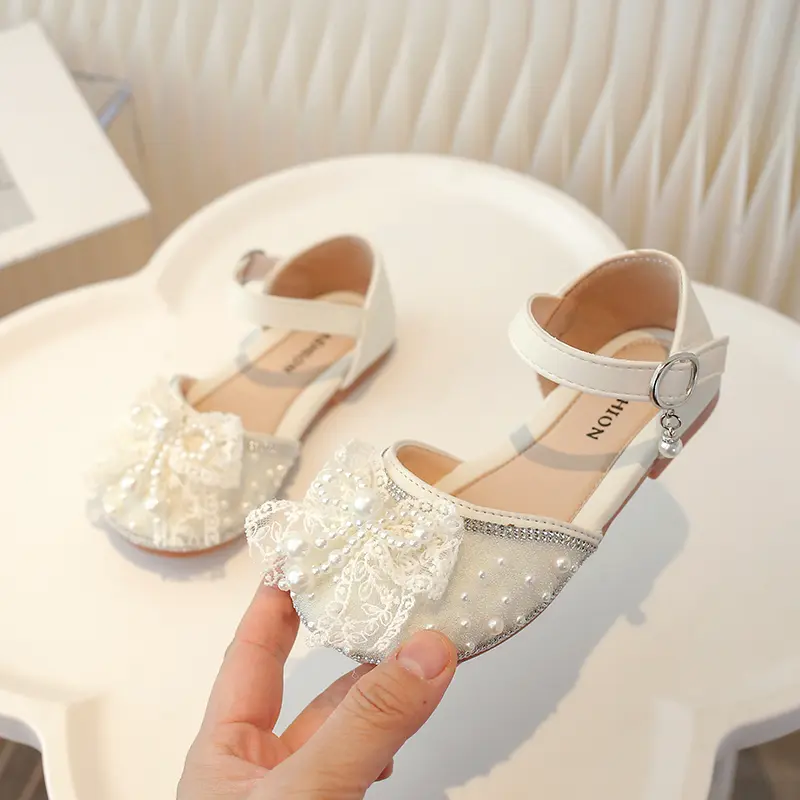 Girl Summer Sandals 2025 New Elegant Kids Fashion Princess Flat Sandals with Lace Bowknot Sweet Versatile Children Wedding Shoes