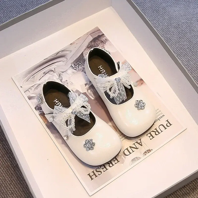Kids Dance Shoes Round Toes Lace Bows Sweet Girls Princess Shoes Beading Shiny Crystal 2025 New Children Flats Performance Trend