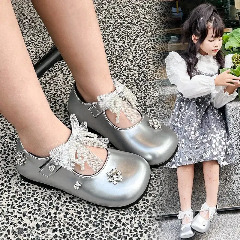Kids Dance Shoes Round Toes Lace Bows Sweet Girls Princess Shoes Beading Shiny Crystal 2025 New Children Flats Performance Trend