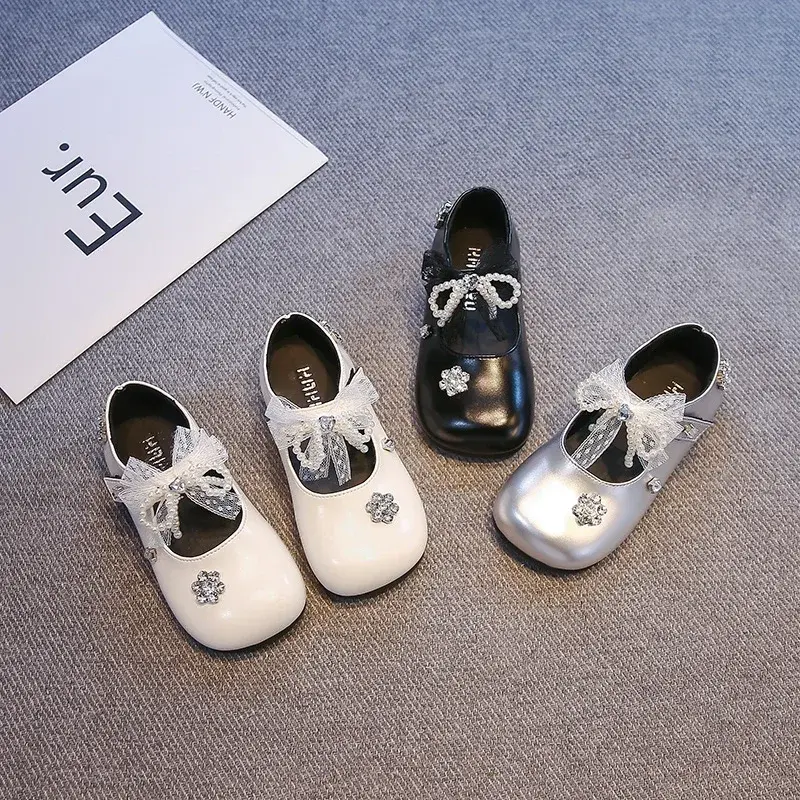 Kids Dance Shoes Round Toes Lace Bows Sweet Girls Princess Shoes Beading Shiny Crystal 2025 New Children Flats Performance Trend