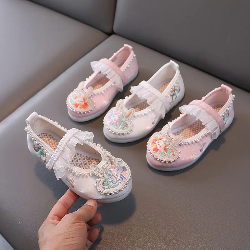 New Spring Autumn Girls Dance Shoes Chinese Vintage Children Princess Embroidered Flats Fashion Versatile Kids Hanfu Cloth Shoes