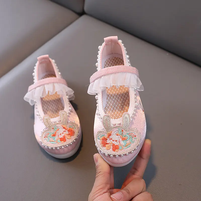New Spring Autumn Girls Dance Shoes Chinese Vintage Children Princess Embroidered Flats Fashion Versatile Kids Hanfu Cloth Shoes