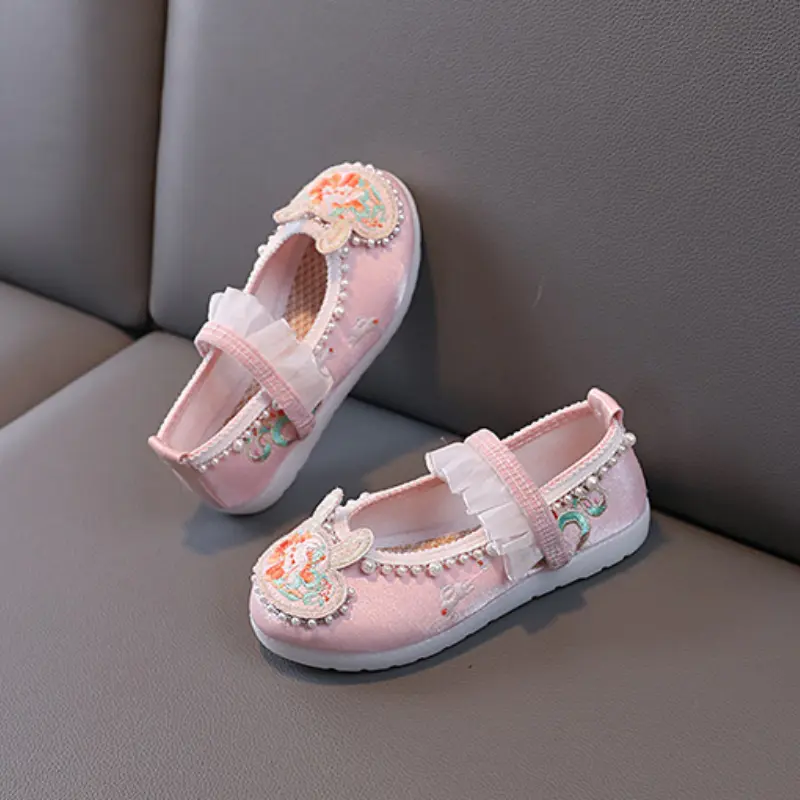New Spring Autumn Girls Dance Shoes Chinese Vintage Children Princess Embroidered Flats Fashion Versatile Kids Hanfu Cloth Shoes