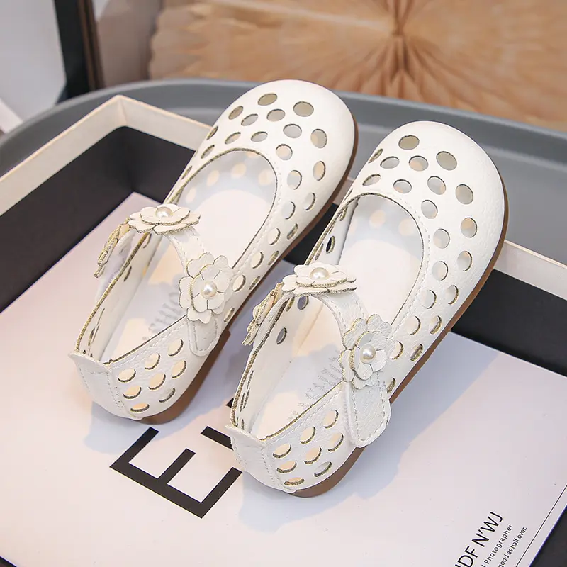 Kids Flat Shoes Hollowed-out Breathable Girls Princess Shows with Sweet Flowers 2025 New Fashion Children Leather Shoes Elegant