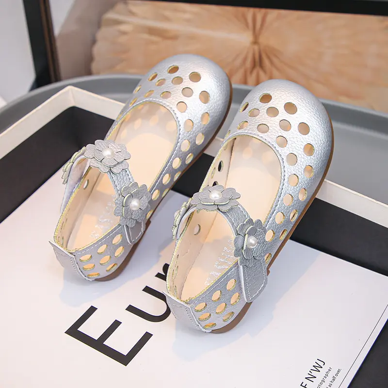 Kids Flat Shoes Hollowed-out Breathable Girls Princess Shows with Sweet Flowers 2025 New Fashion Children Leather Shoes Elegant