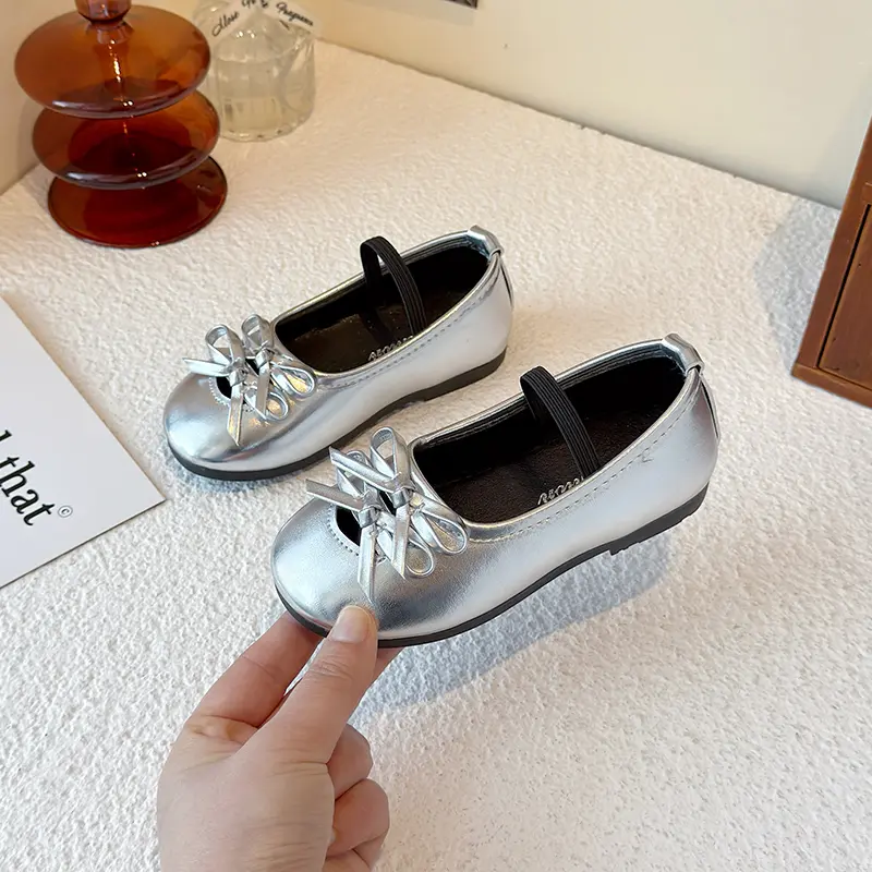 New 2025 Little Girl Leather Shoes Fashion Bowknot Versatile Kids Princess Flat Shoes Simple Spring Autumn Children's Loafers