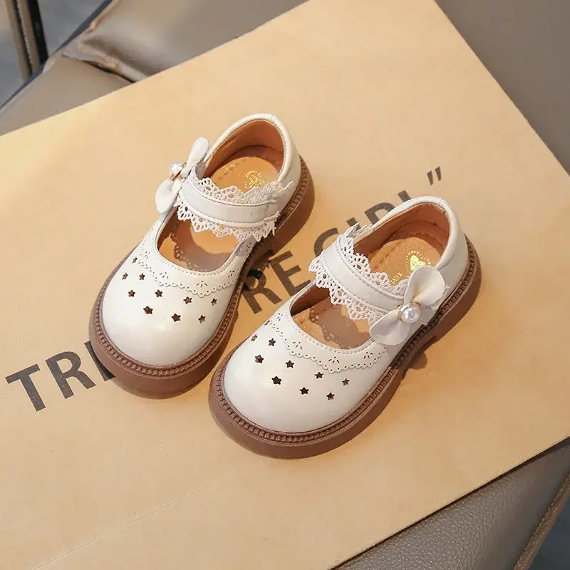 Kids Princess Shoes Hollowed-out Stars Girls Flats Round Toes Non-slip 2025 New Children Leather Shoes Lace Bows Sweet Pearls