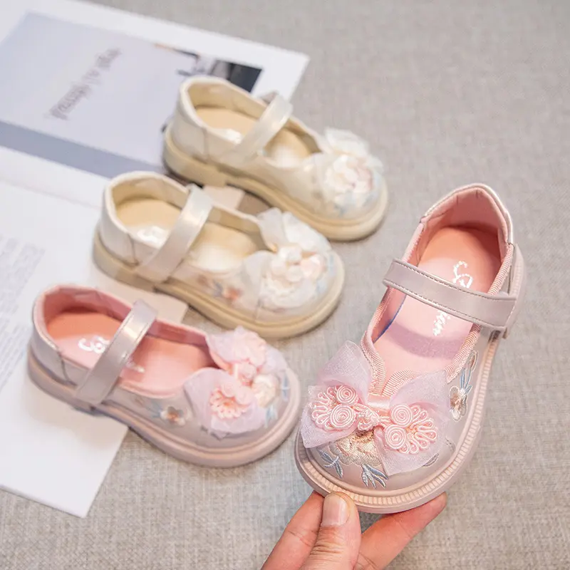 Girls Embroidered Shoes Children Leather Shoes for Party Wedding Soft Bottom Fashion Kids Flowers Princess Shoes with Bow-knot