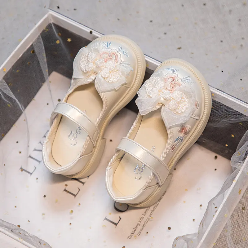 Girls Embroidered Shoes Children Leather Shoes for Party Wedding Soft Bottom Fashion Kids Flowers Princess Shoes with Bow-knot