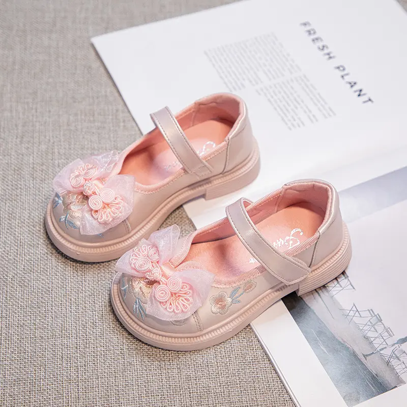 Girls Embroidered Shoes Children Leather Shoes for Party Wedding Soft Bottom Fashion Kids Flowers Princess Shoes with Bow-knot