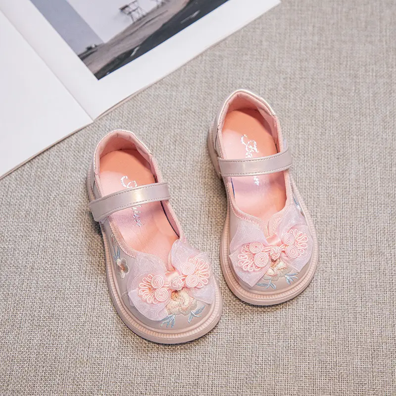 Girls Embroidered Shoes Children Leather Shoes for Party Wedding Soft Bottom Fashion Kids Flowers Princess Shoes with Bow-knot