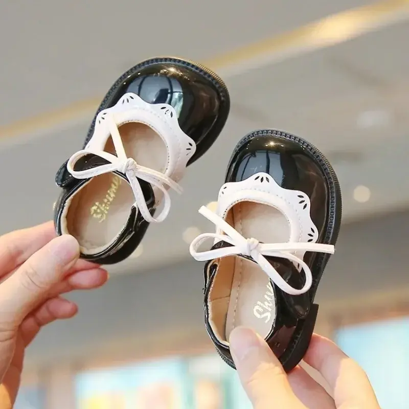 Baby Girls Leather Shoes Round Toes Non-slip 2025 New Kids Walking Shoes Pu Soft Sole Girls Princess Shoes with Simple Bowtie