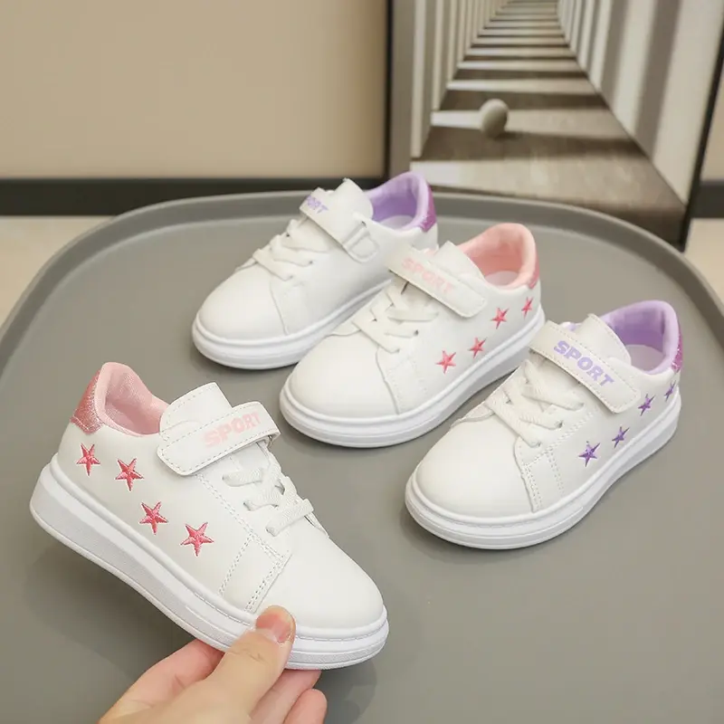 Children Flat Shoes with Cute Stars Girls Casual Shoes Soft Sole Flexible 2025 Brand New Kids Skate Shoes Non-slip Comfortable