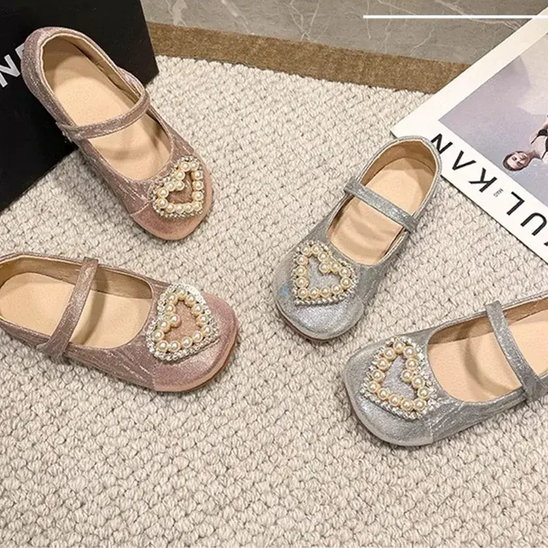 Girls Princess Shoes Round Toes Sweet 2025 New Kids Flats Love Heart Pearl Girls Dance Shoes Wedding Dress Shoes Ins Trendy