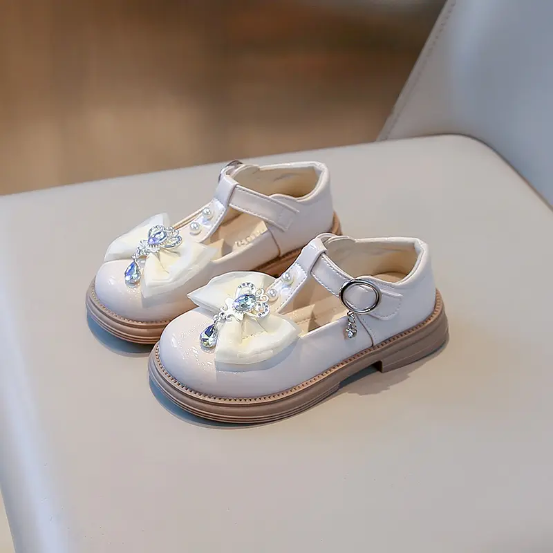 Girls Princess Shoes T-strap Glossy Elegant for Kids Leather Shoes with Pendant 2025 Autumn New Children Flat Shoes Round Toes