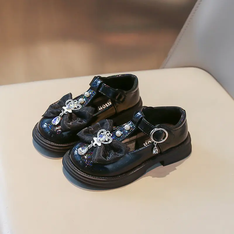 Girls Princess Shoes T-strap Glossy Elegant for Kids Leather Shoes with Pendant 2025 Autumn New Children Flat Shoes Round Toes