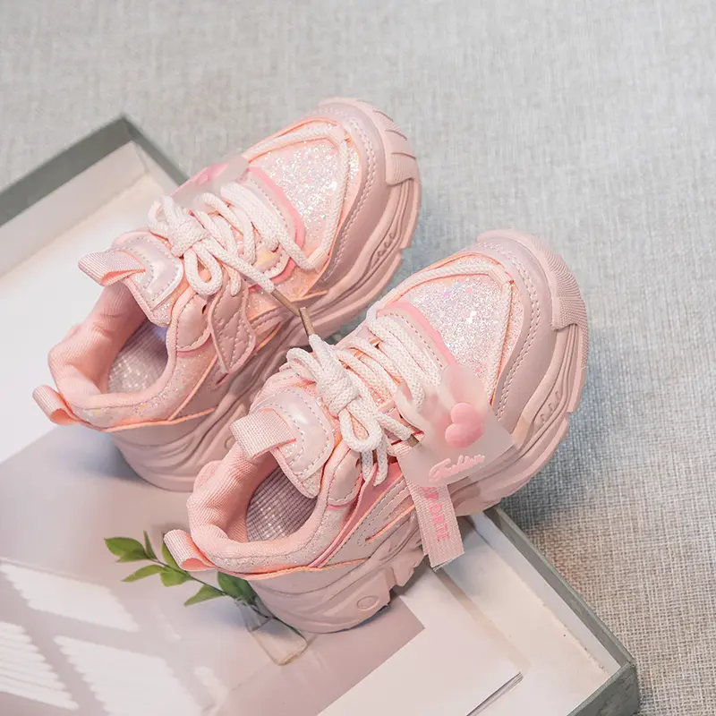 Girls Sports Shoes with Heart Classic Fashion Kids Princess Sneakers Non-slip Children Casual Running Shoes Glitter Fabric 2024