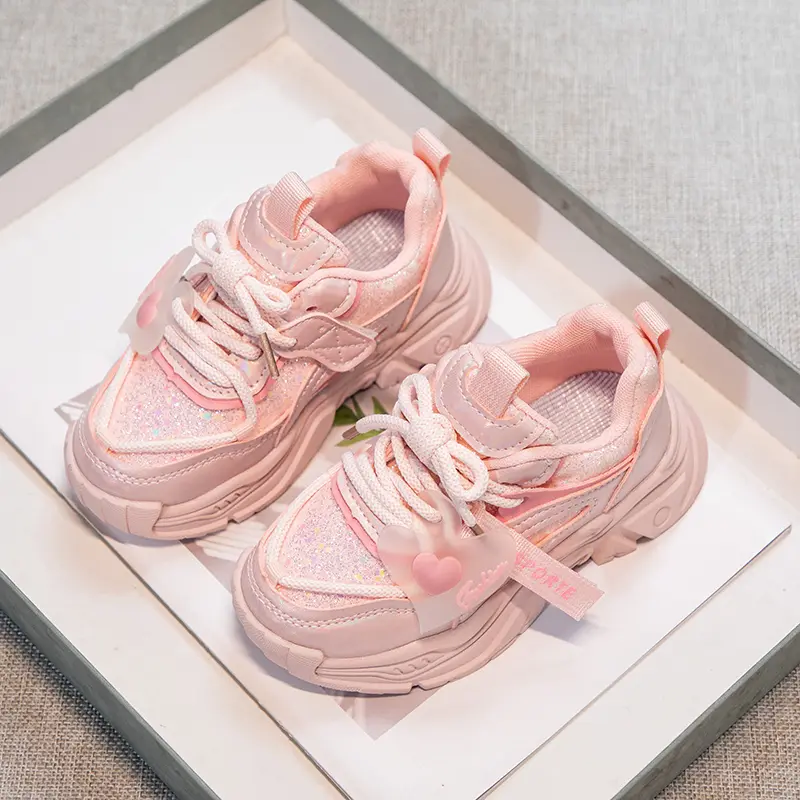 Girls Sports Shoes with Heart Classic Fashion Kids Princess Sneakers Non-slip Children Casual Running Shoes Glitter Fabric 2024