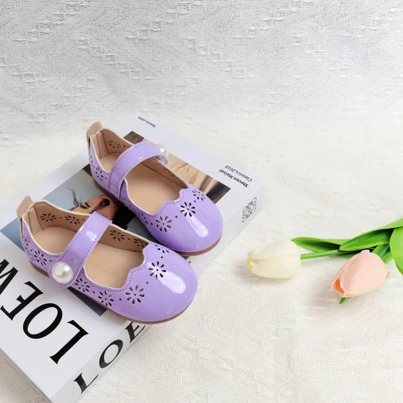 New Children Princess Shoes Glossy PU Girls Leather Shoes Summer Hollow-out Causal Kids Fashion Flat Shoes Soft Bottom Simple