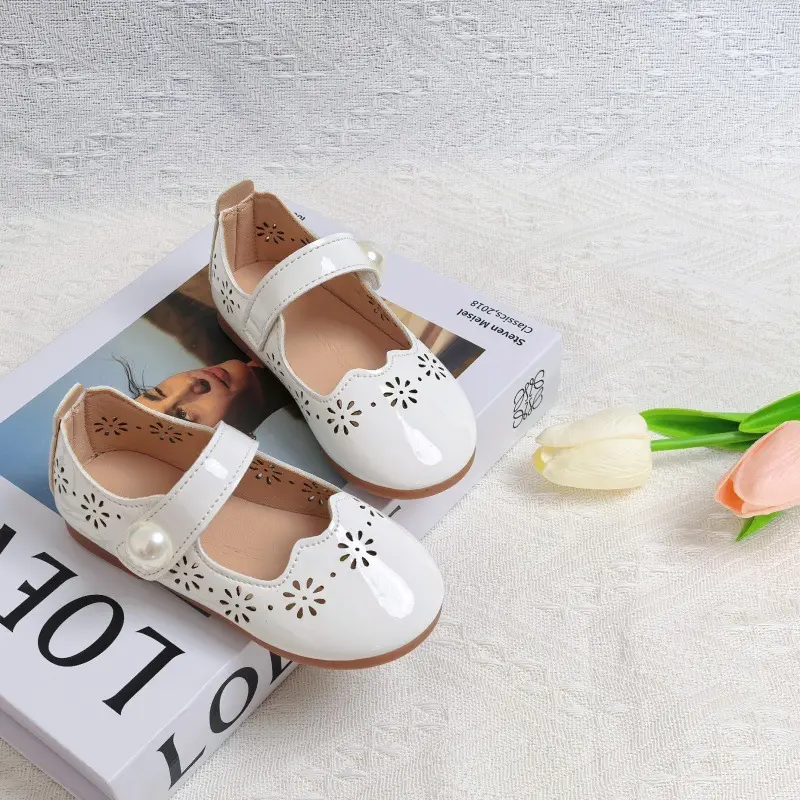 New Children Princess Shoes Glossy PU Girls Leather Shoes Summer Hollow-out Causal Kids Fashion Flat Shoes Soft Bottom Simple