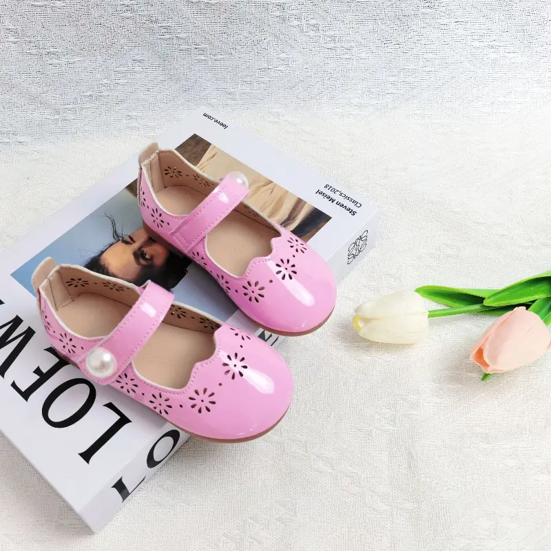New Children Princess Shoes Glossy PU Girls Leather Shoes Summer Hollow-out Causal Kids Fashion Flat Shoes Soft Bottom Simple