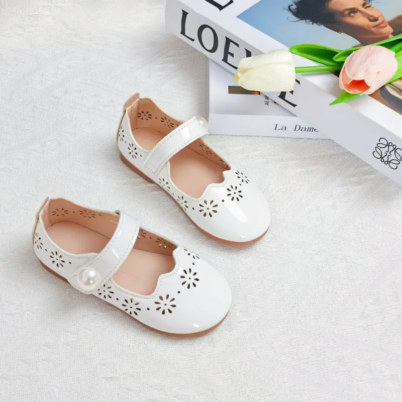 New Children Princess Shoes Glossy PU Girls Leather Shoes Summer Hollow-out Causal Kids Fashion Flat Shoes Soft Bottom Simple