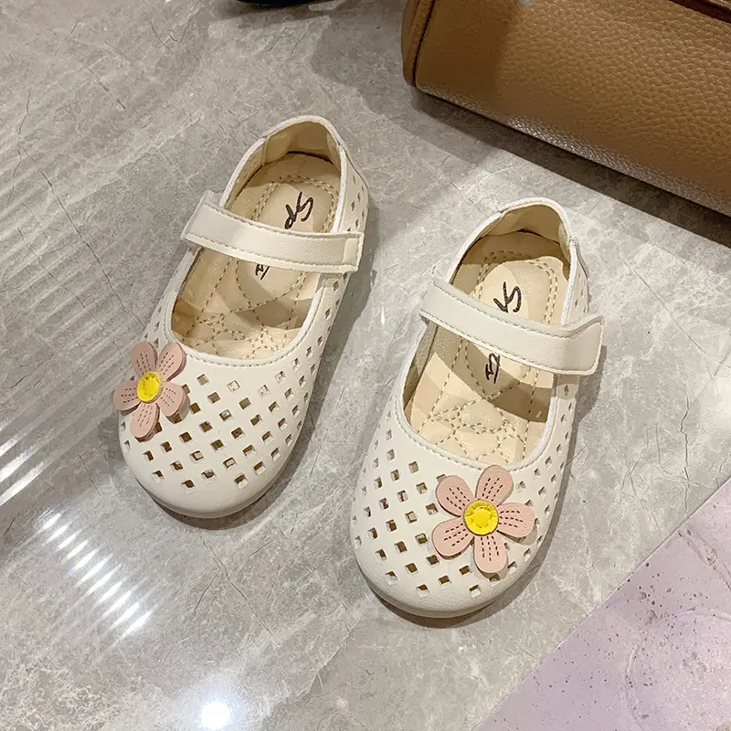 Little Girl Leather Shoes Classic Fashion Children's Flats Sweet Flower Causal Kids Princess Walking Shoes Soft Soled Hollow-out