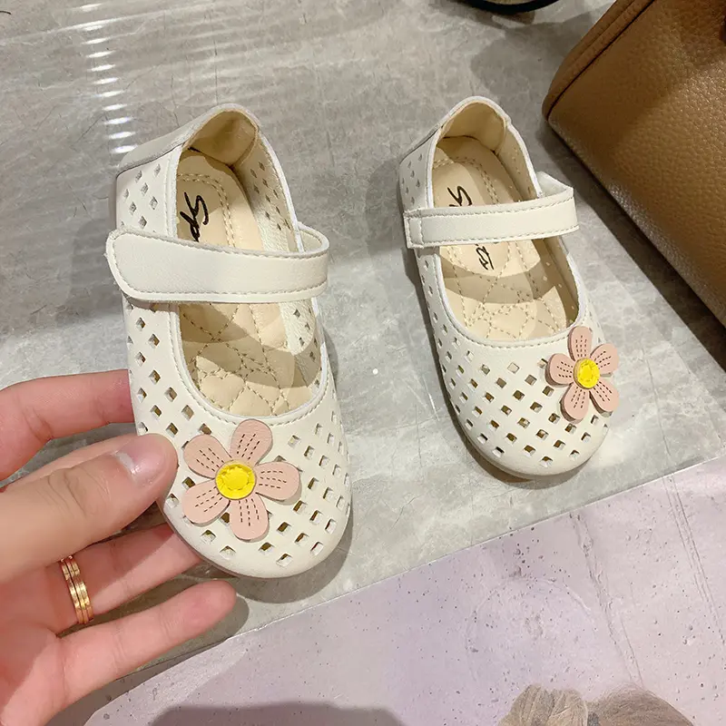 Little Girl Leather Shoes Classic Fashion Children's Flats Sweet Flower Causal Kids Princess Walking Shoes Soft Soled Hollow-out