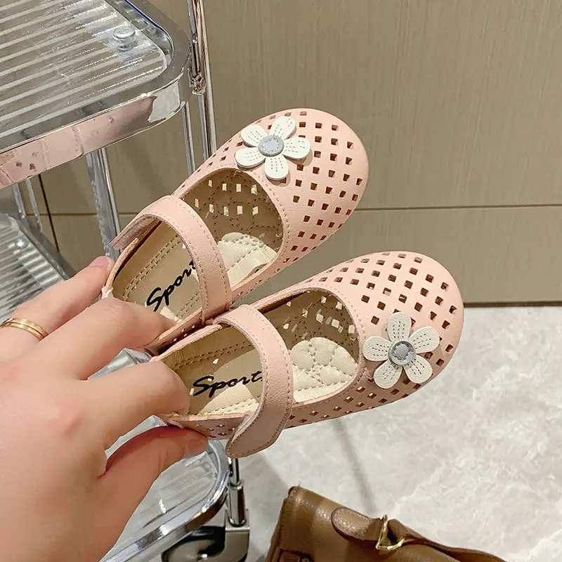 Little Girl Leather Shoes Classic Fashion Children's Flats Sweet Flower Causal Kids Princess Walking Shoes Soft Soled Hollow-out