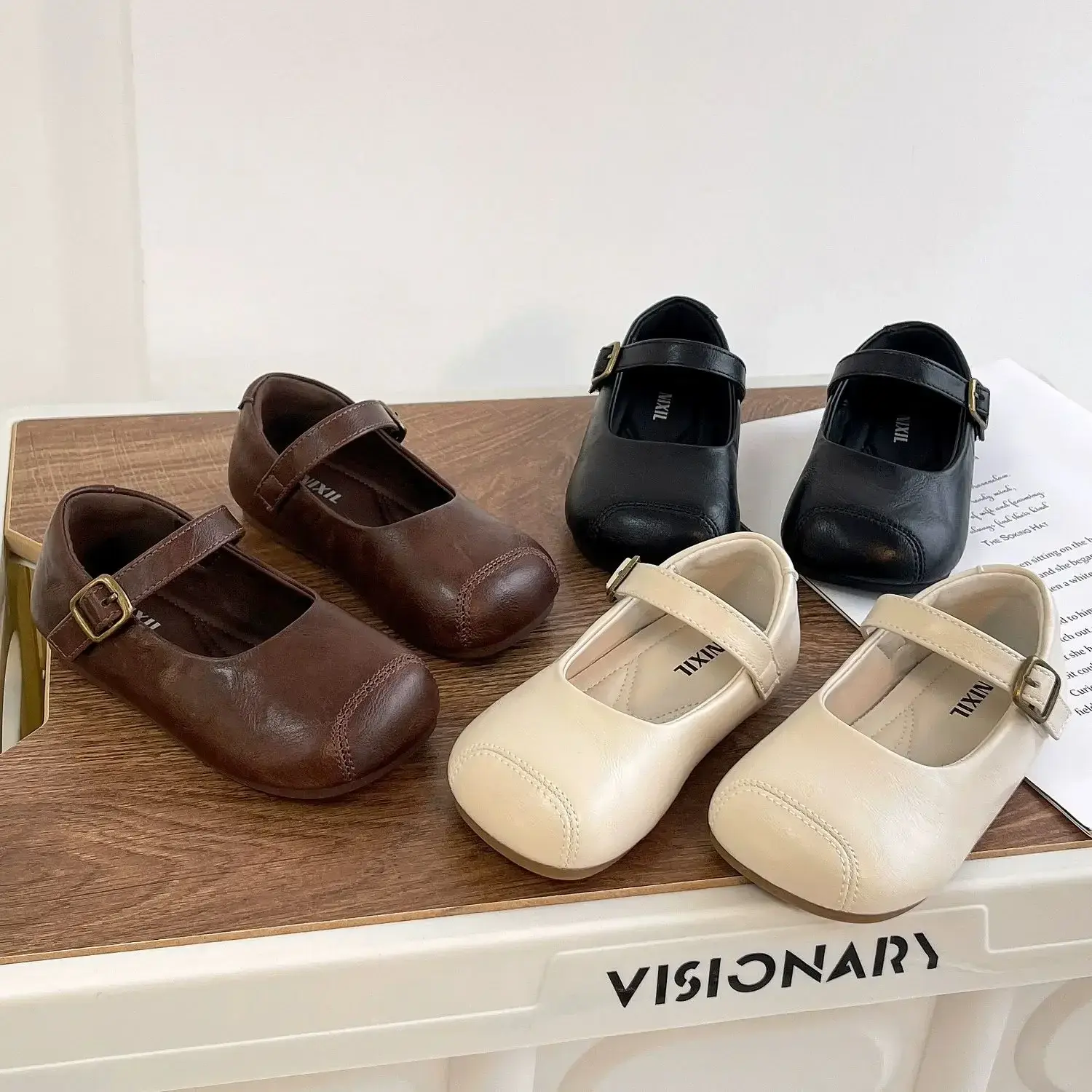 Girls Dance Shoes Solid Color Versatile Kids Flat Shoes Non-slip Soft Sole 2025 New Children Leather Shoes Princess Ins Trendy