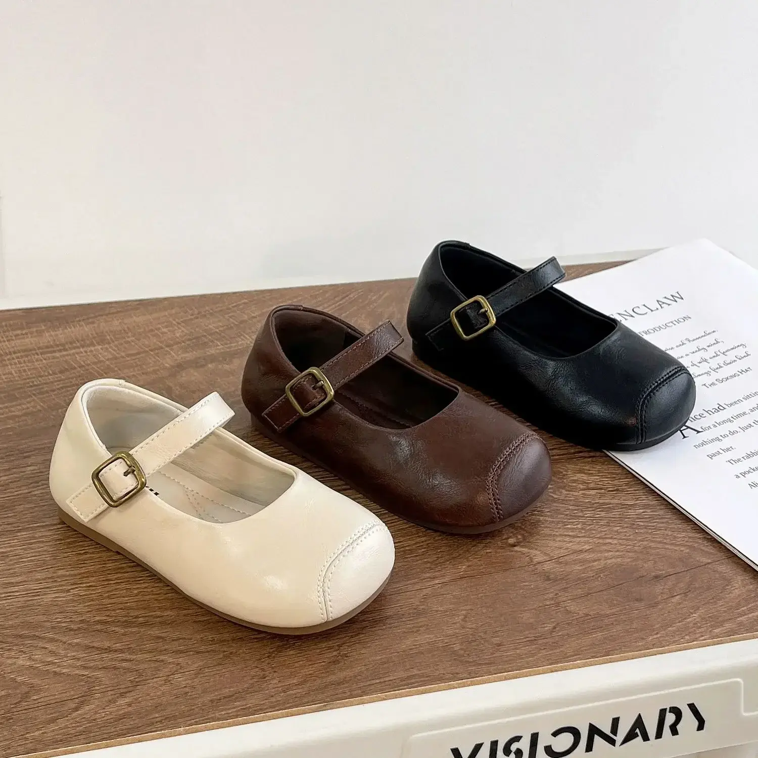 Girls Dance Shoes Solid Color Versatile Kids Flat Shoes Non-slip Soft Sole 2025 New Children Leather Shoes Princess Ins Trendy
