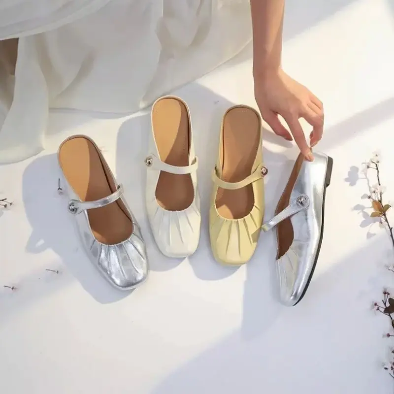 New Ladies Slip-on Shoes Outdoor Classic Women Causal Flat Shoes Fashion Pleated Simple Women Solid Color Slippers Soft Bottom