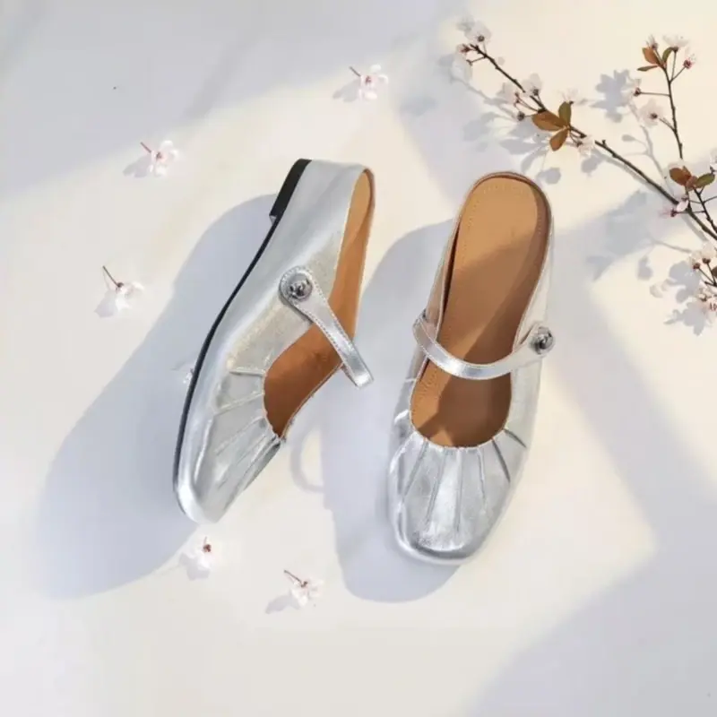 New Ladies Slip-on Shoes Outdoor Classic Women Causal Flat Shoes Fashion Pleated Simple Women Solid Color Slippers Soft Bottom