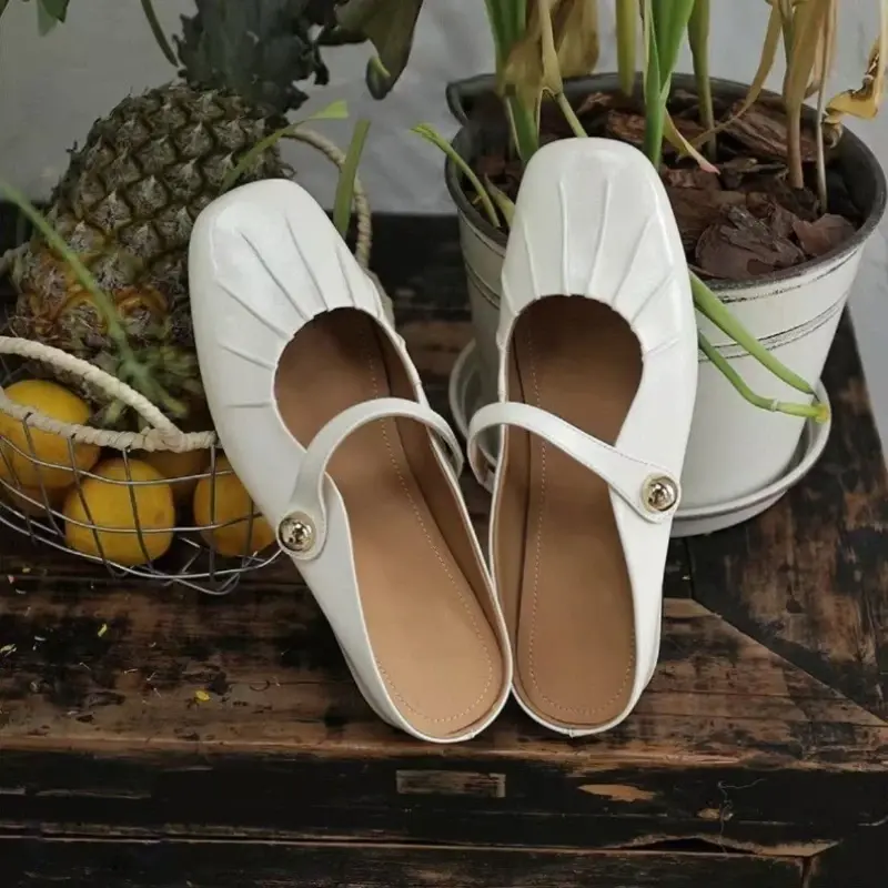 New Ladies Slip-on Shoes Outdoor Classic Women Causal Flat Shoes Fashion Pleated Simple Women Solid Color Slippers Soft Bottom