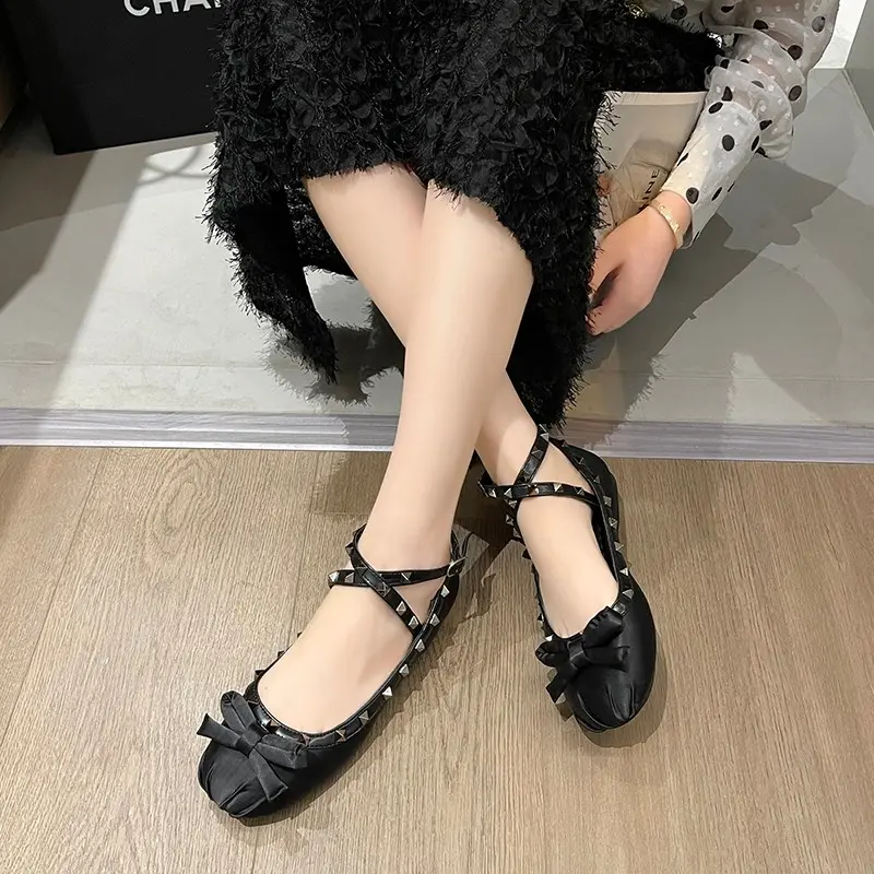 New Women Flat Shoes Fashion Spring Autumn Classic Rivets Ladies Shoe Ankle-strap Versatile Women Causal Ballet Shoes Round-toe