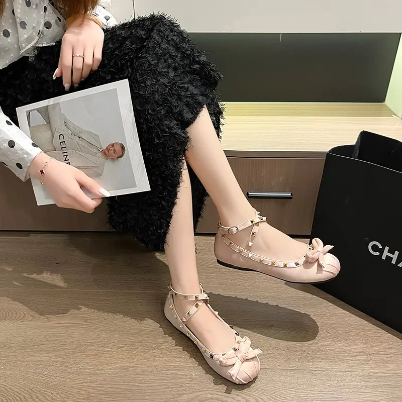 New Women Flat Shoes Fashion Spring Autumn Classic Rivets Ladies Shoe Ankle-strap Versatile Women Causal Ballet Shoes Round-toe